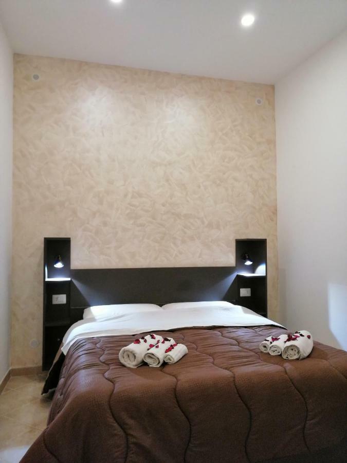 Ad Un Passo Dal Duomo "2" Apartment Napoli Exterior foto