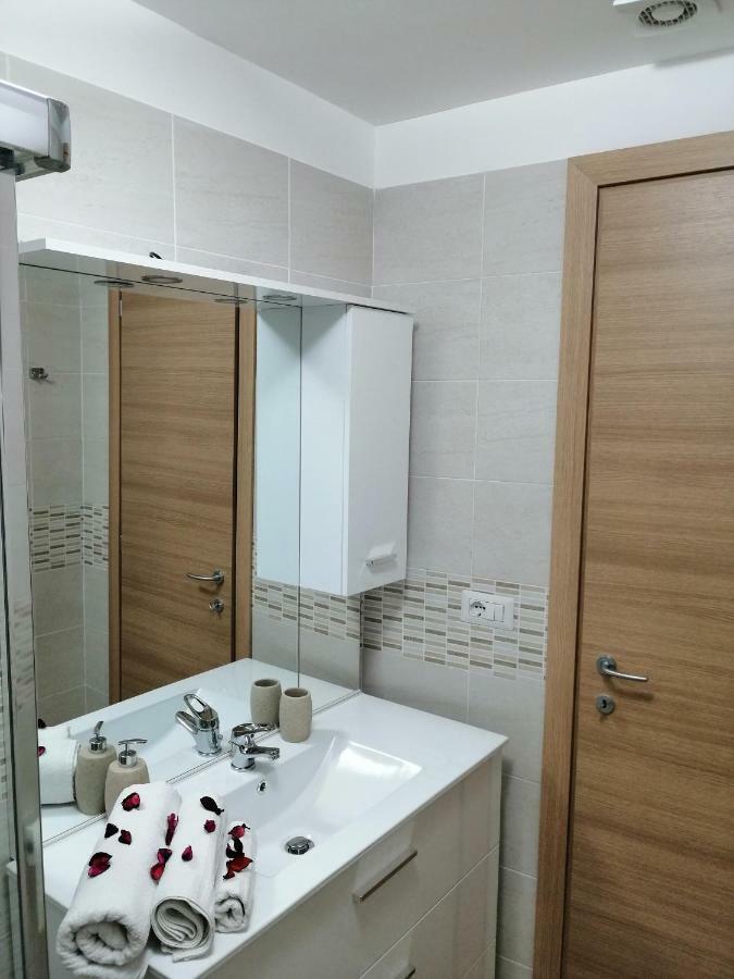 Ad Un Passo Dal Duomo "2" Apartment Napoli Exterior foto