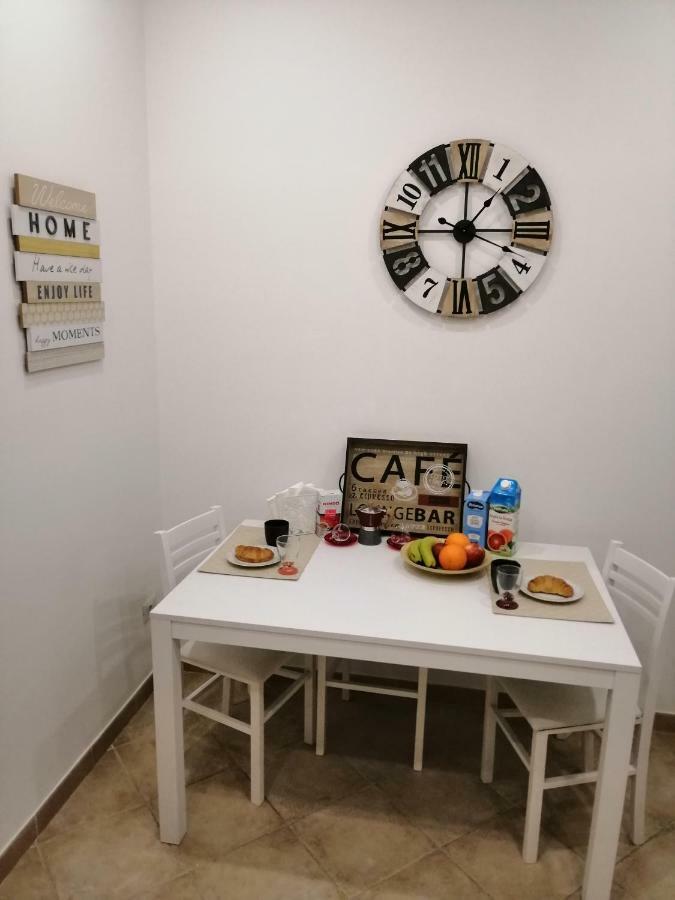 Ad Un Passo Dal Duomo "2" Apartment Napoli Exterior foto