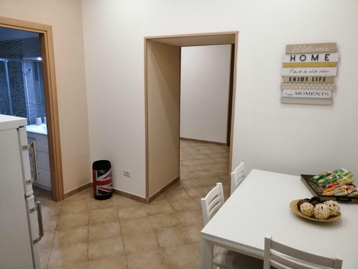 Ad Un Passo Dal Duomo "2" Apartment Napoli Exterior foto