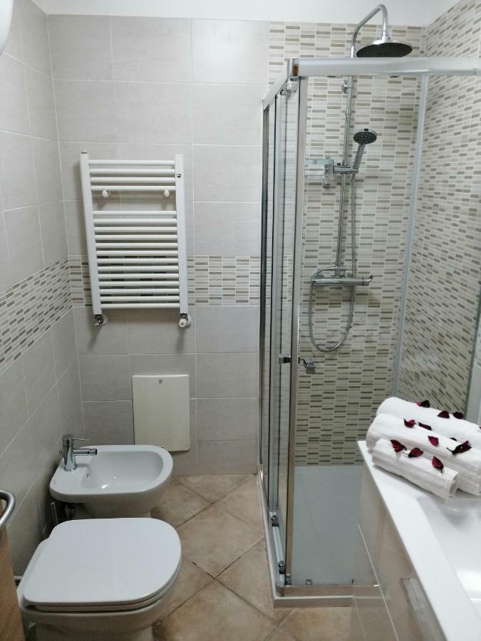 Ad Un Passo Dal Duomo "2" Apartment Napoli Exterior foto